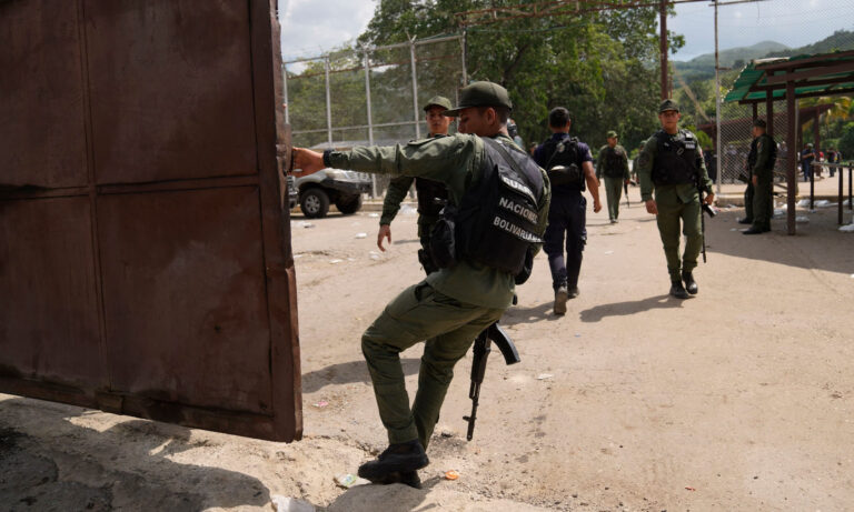 "Maduro busca comprar tiempo con diálogo para evitar revocatorio"