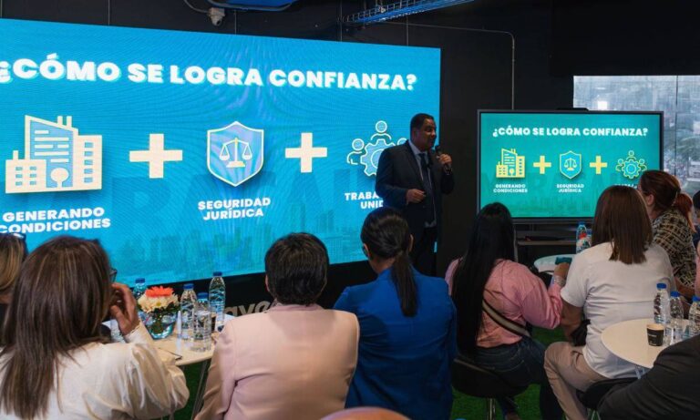 Turista se retrata con un perezoso y logra su mejor selfie