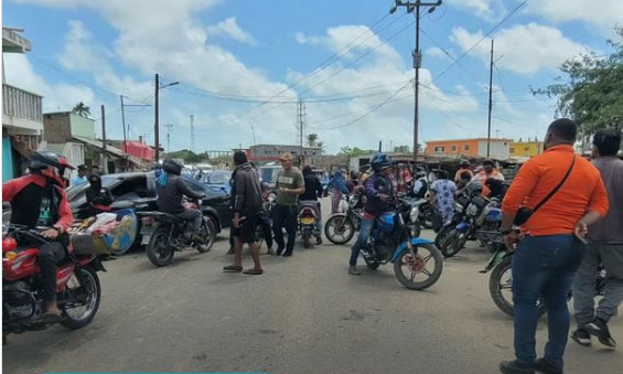 Arias y Maduro reprueban sondeo de opinión en Zulia