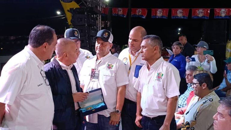 Cierran vía hacia el aeropuerto de Maiquetía por escasez