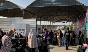 Primer grupo de extranjeros sale de Gaza hacia Egipto