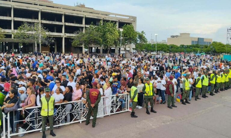 En canoas se desplazan para validar firmas en Delta Amacuro