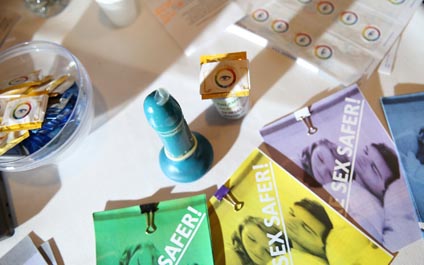 Crean condón que cambia de color al contacto con enfermedades