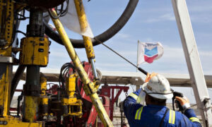 CEO de Chevron advierte que salida del país “beneficiaría” a China y Rusia
