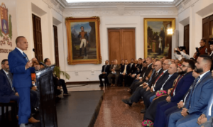 Jóvenes waraos huyen del hambre hacia Trinidad