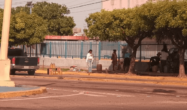 Expresidentes piden a Leopoldo levantar la huelga de hambre
