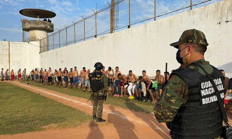 Evacuan barriada por derrame de químico