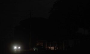 Vecinos del barrio Las Tarabas denuncian continuos cortes eléctricos