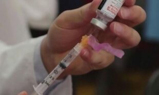 Se disfrazan de travestis para asaltar en una peluquería