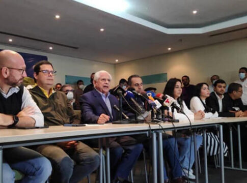 Santos y Maduro se reúnen para analizar situación de la frontera