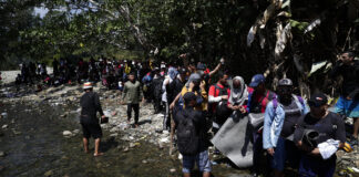"Las anteriores gestiones no visitaron las escuelas"