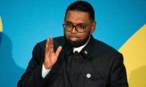 Presidente de Guyana califica de “amenaza directa” plan de Maduro