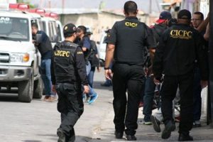Suspenden a técnicos que protestaron sin ropa en Río