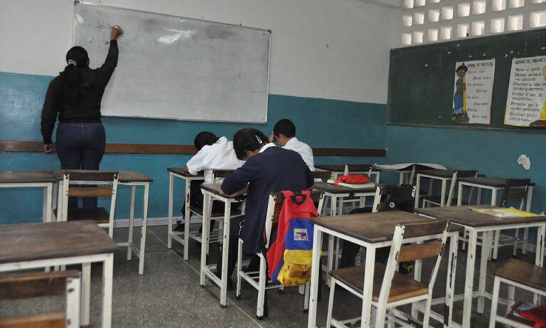 Aseguran que alumnos solo acuden a clases de 10 a 12 días al mes