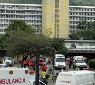 Arias Cárdenas entrega 1.100 becas a estudiantes de Zulia