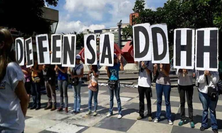 Arias Cárdenas entrega 300 nuevas becas Fundalossada