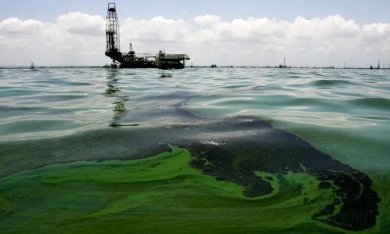 Someten a una familia y los liquidan