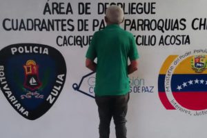 Viola a sus dos hijastros y escapa con su mujer