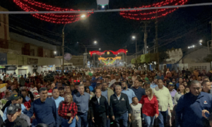 Gobernador y alcalde encienden la Navidad en Lagunillas