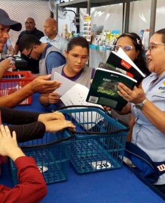 Gobernador firma convenio con TIVECA para proveer 400 transformadores
