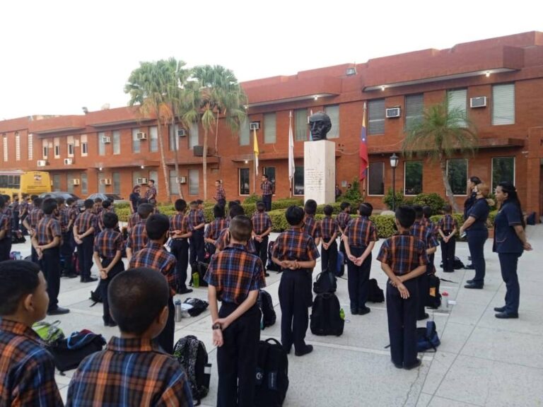 Un ave silvestre de 66 años espera una nueva cría