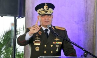 Solicitan medicinas para bombero atacado por serpiente