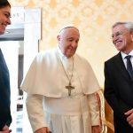 El Papa se reunió con Santos y Uribe en el Vaticano