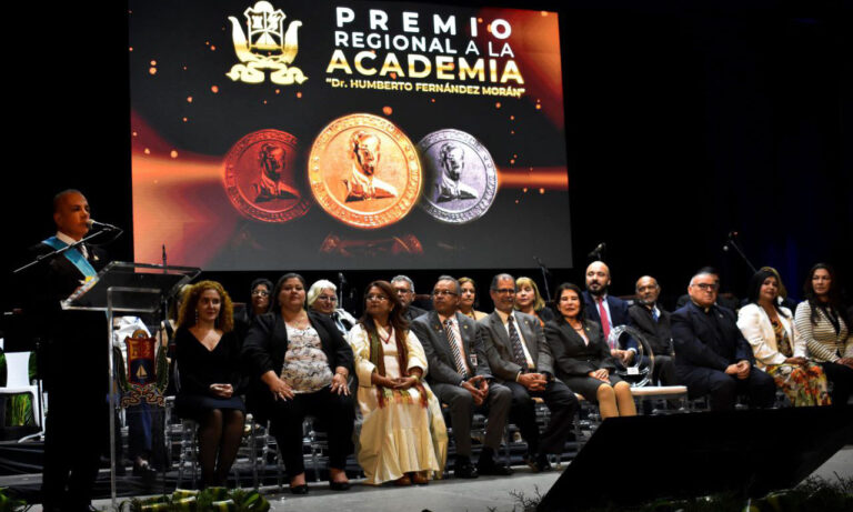 Gobernación entrega Premio a la Academia “Dr. Humberto Fernández Morán”