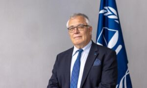 Santos sanciona ley de reforma tributaria que sube el IVA a 19 %