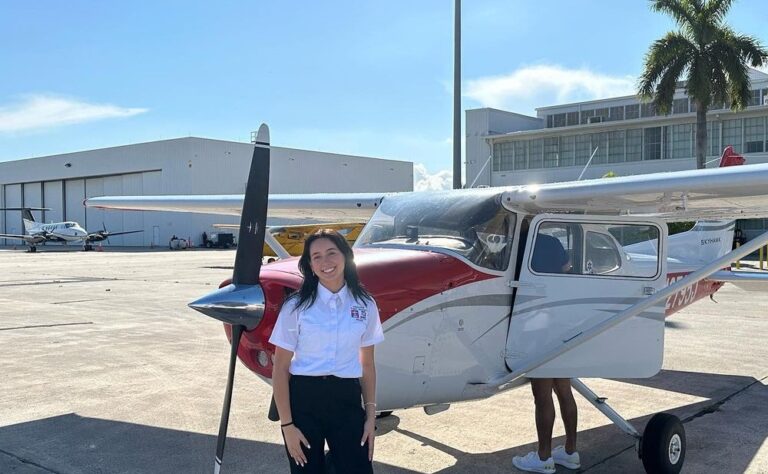 Venezolana Stefany Belandria es la piloto más joven de Latinoamérica