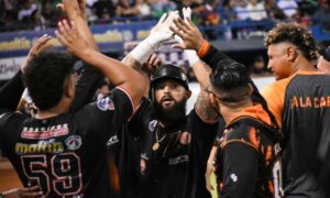 Águilas vencen 7-2 a Tigres en primer duelo del comodín