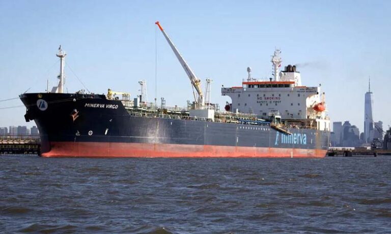 Buque con 139 mil toneladas de petróleo venezolano encalla en Indonesia