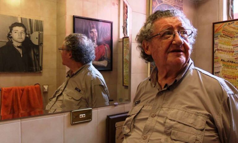 Se vuelca al transportar 60 pipas de gasolina 