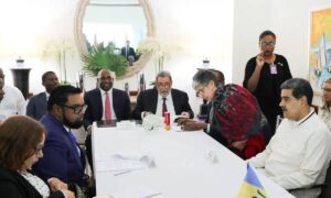 Irfaan Ali defiende ante Maduro licencias petroleras otorgadas en el Esequibo