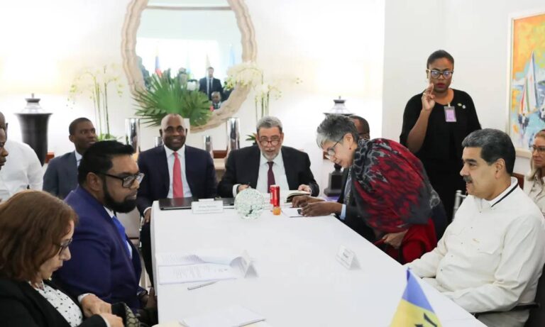 Irfaan Ali defiende ante Maduro licencias petroleras otorgadas en el Esequibo