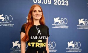 Jessica Chastain apoya la huelga de actores en el Festival de Venecia