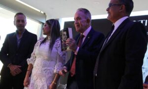 Gilberto Correa bautiza “El príncipe de la animación”