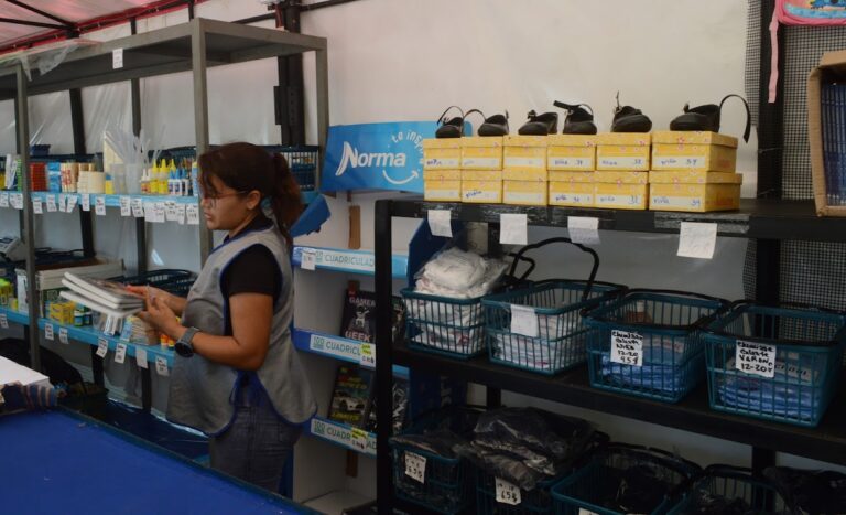 Más de $ 10 puede costar un uniforme escolar en Maracaibo