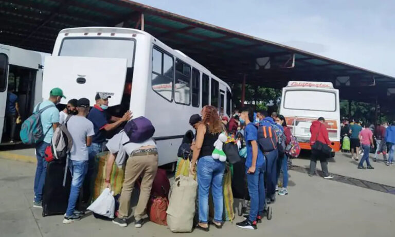 Por clausura de permiso niegan cruce de transporte venezolano a Cúcuta