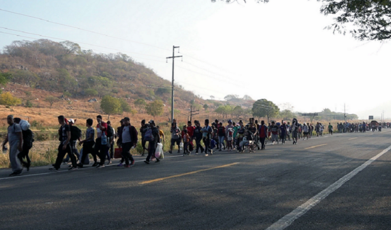 Venezolana en caravana migrante: “Es mejor intentar entrar a morir sin intentarlo”