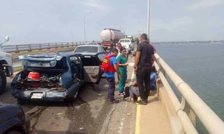 Triple choque en el Puente sobre el Lago deja varios heridos