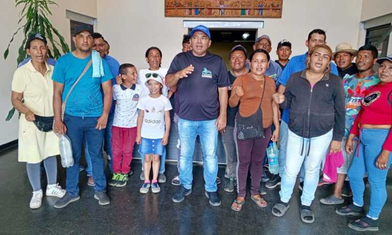 Desalojan a 35 familias del mercado Las Pulgas por ocupar aceras