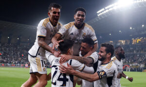 Real gana el derbi madrilista y clasifica a la final de la Supercopa de España