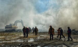 Incendio arrasa con más de 30 mil cauchos en zona industrial de Aragua