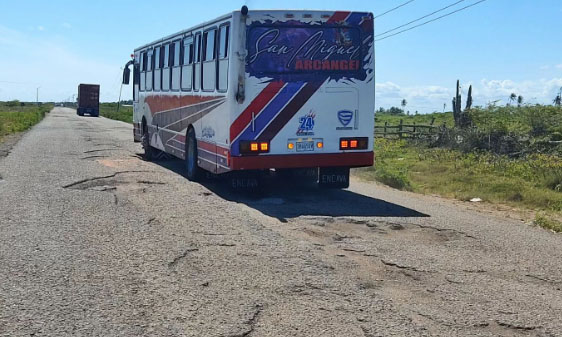 Denuncian que la Troncal del Caribe necesita bacheo y asfaltado urgente
