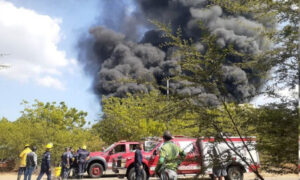 Reportan incendio en patio de tanques de Pdvsa en Los Puertos de Altagracia