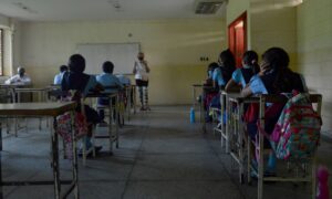 MinEducación suspende clases jueves y viernes por elecciones del 25M