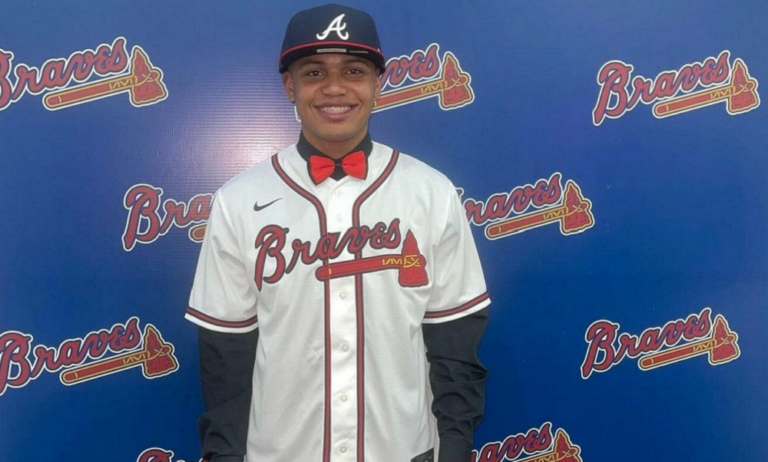 José Perdomo recibe $ 5 millones y lidera firmas de prospectos de la MLB