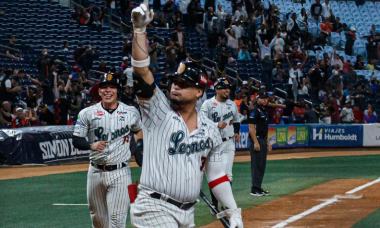 Oswaldo Arcia liquida a Cardenales y le puso fin a racha negativa de Leones