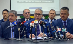 Diputado Luis Eduardo Martínez propone aumentar sueldos a $ 100